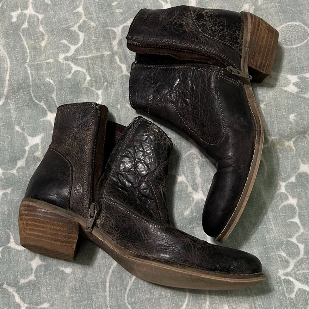 Diba True Zip Up Distressed Dark Brown Leather Ankle Boots with Heel Size 7.5